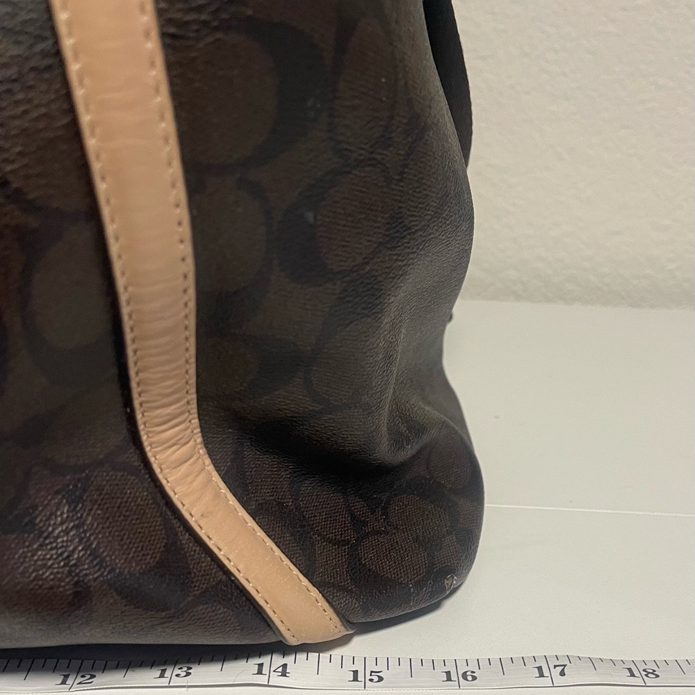 💼Coach Peyton Signature Pocket Tote Brown Canvas Tan Leather Trim
🌵 Description - Picture 8 of 15